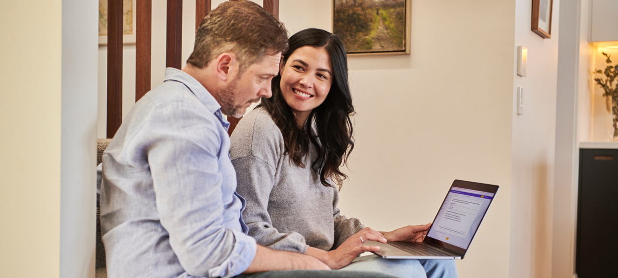 Couple shopping cars online